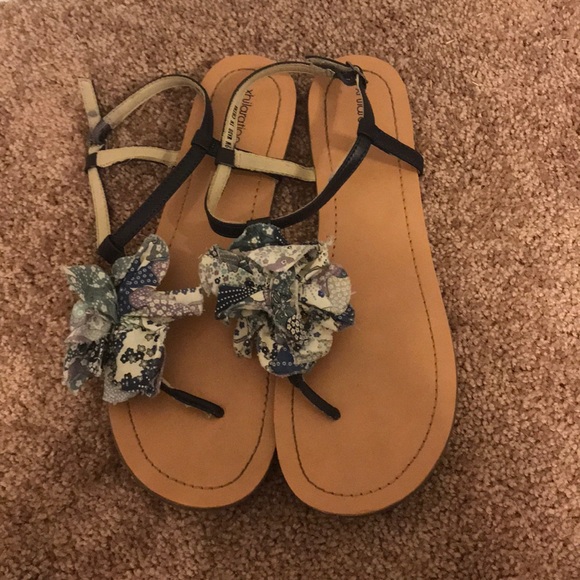 Xhilarition strappy blue sandals - Picture 3 of 3